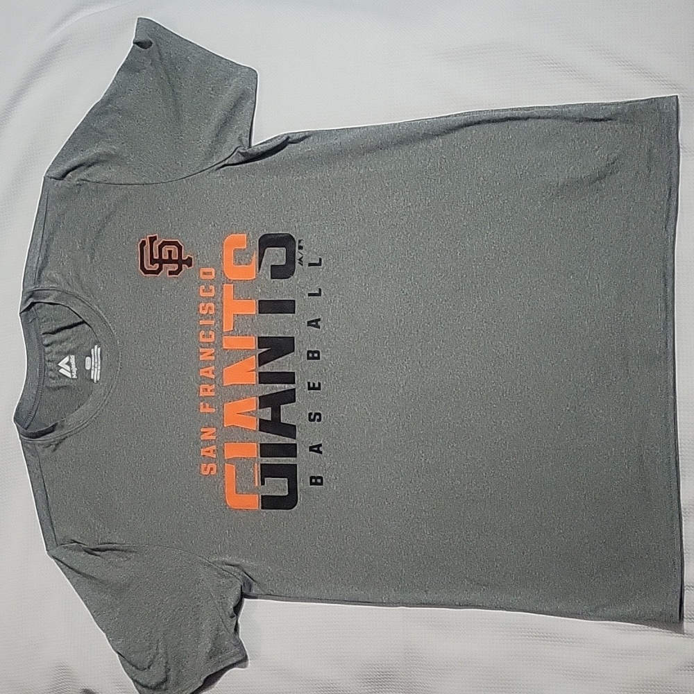 Mens SF Giants tee in size Medium